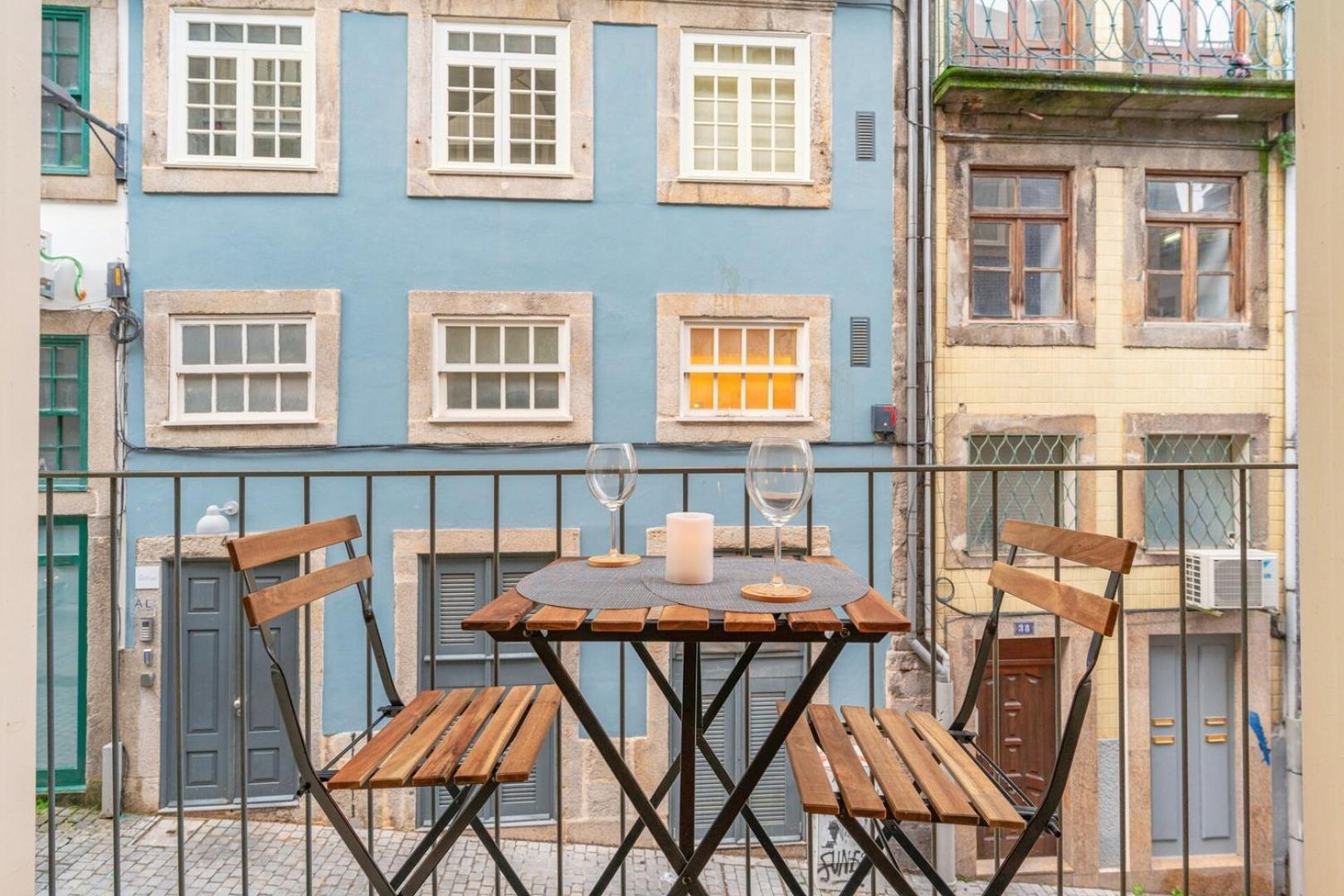 Luxury tent Loft With Great Balcony And Ac Close To Clerigos Porto
