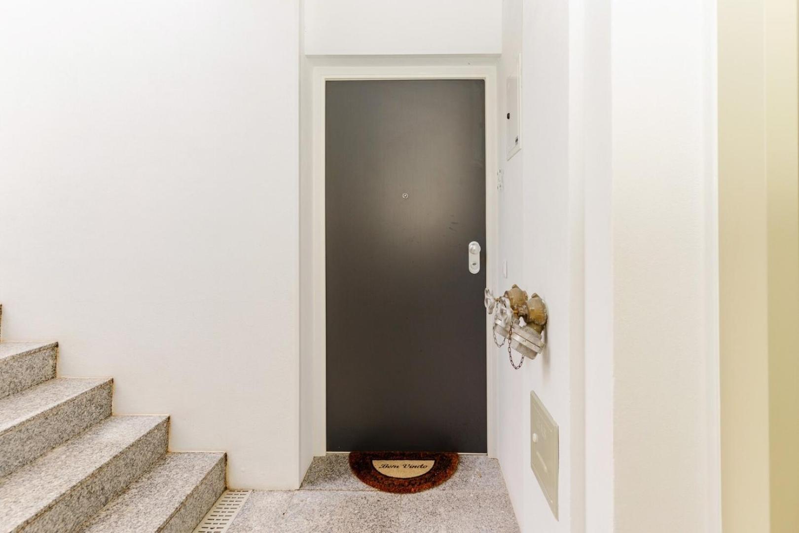 Spacious And Modern Flat With Ac 1 Min From Metro * Porto