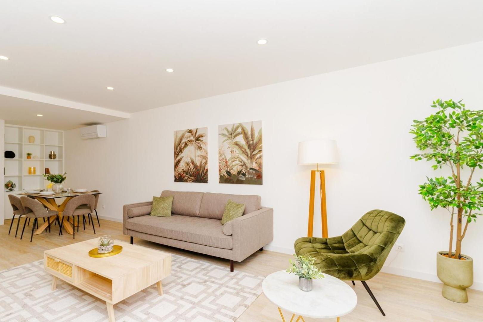 Spacious And Modern Flat With Ac 1 Min From Metro Apartment *