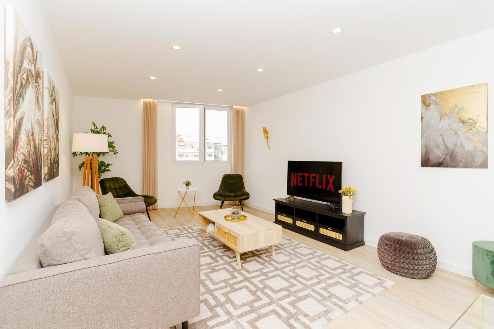 Spacious And Modern Flat With Ac 1 Min From Metro Apartment Porto