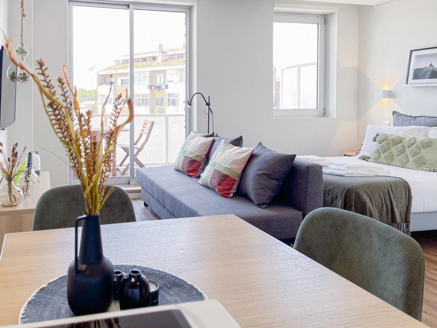 Cozy With Spacious Terrace And Wide View
