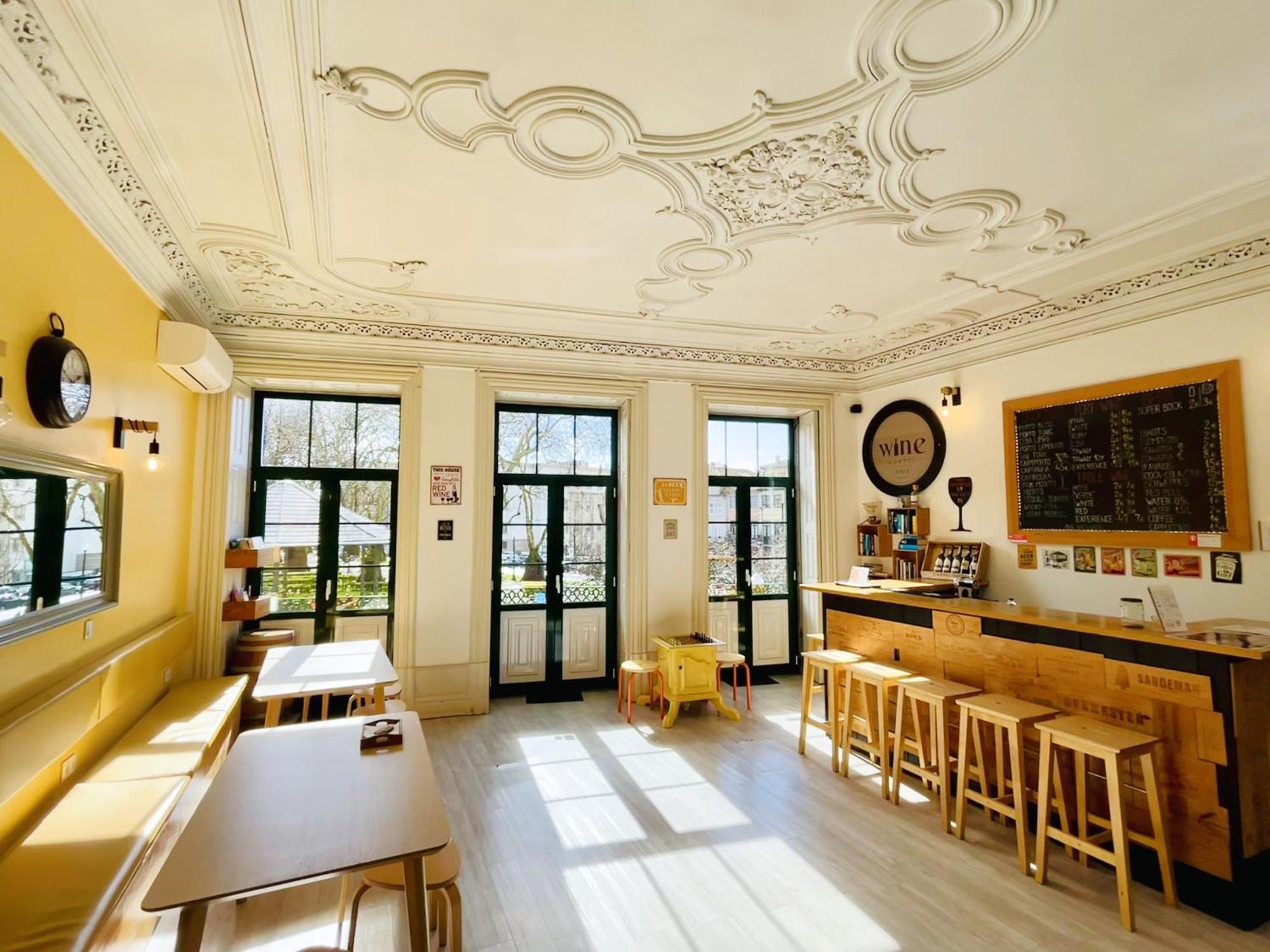 Wine Hostel *