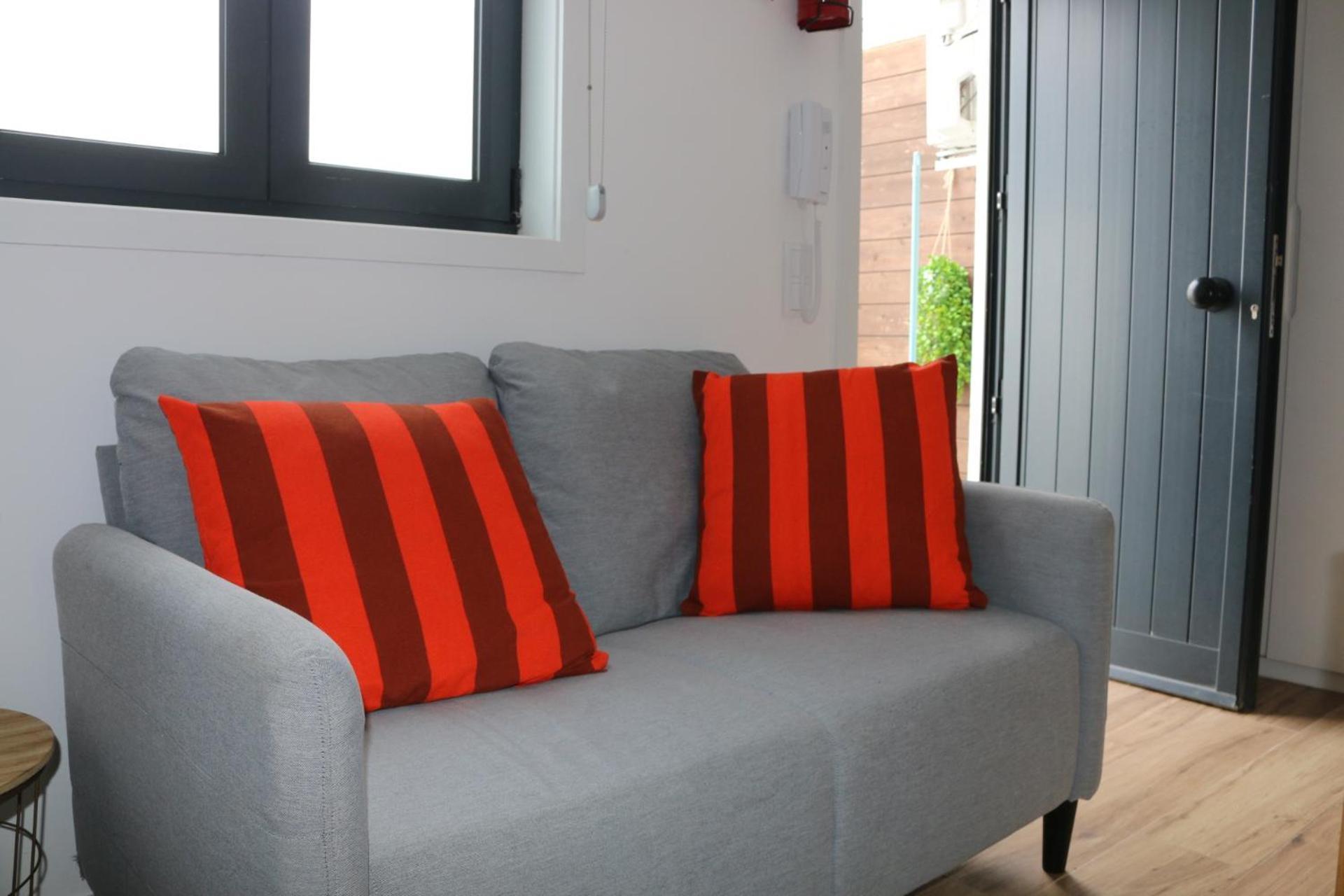 9 Min Metro To Downtown, For Couples& Free Parking Apartment *