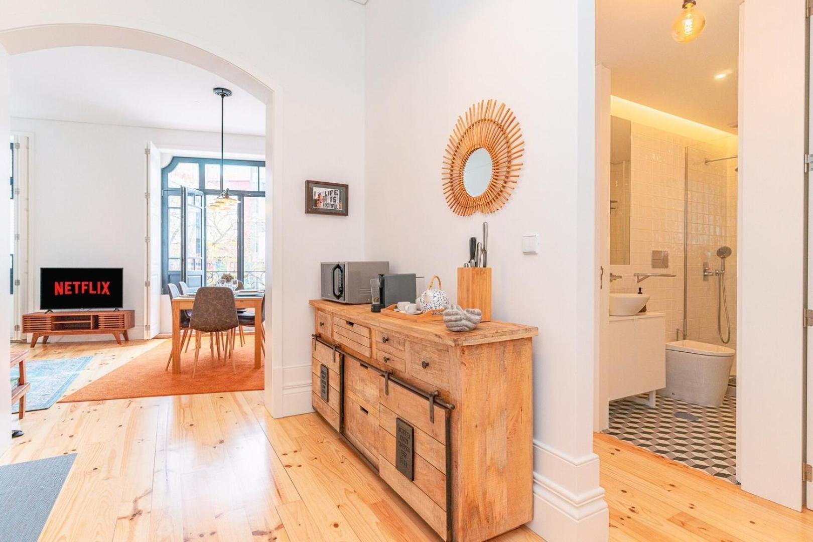 Apartment Gorgeous And Flat W. View To Charmy Square *