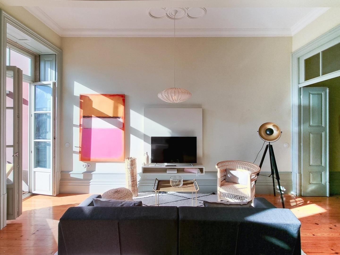 Stunning Flat With Private Balcony In Center Apartment