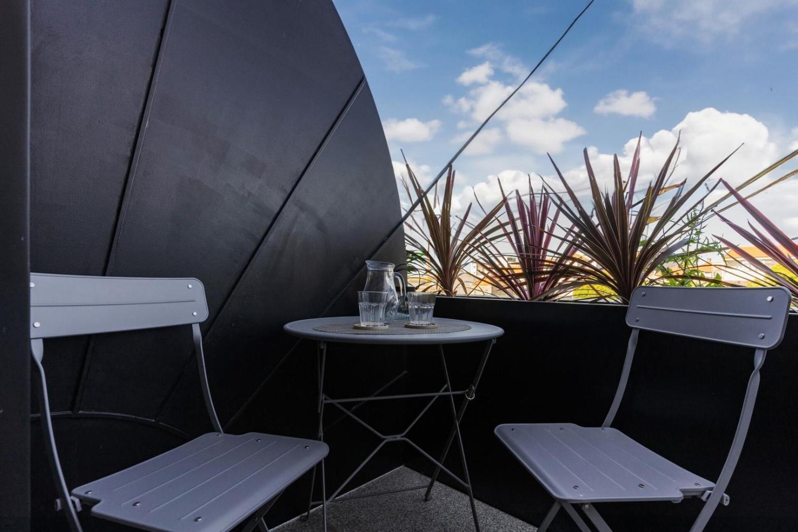 Modern With Private Balcony In The Center Porto