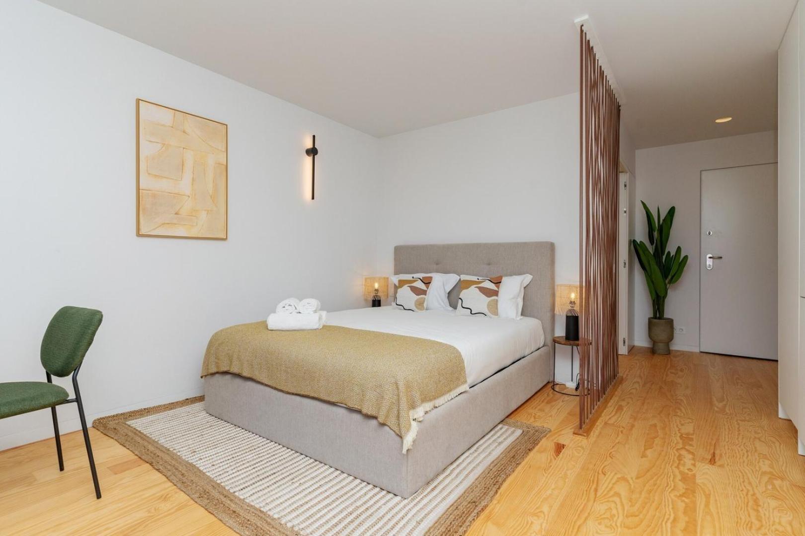 Modern With Private Balcony In The Center Apartment *
