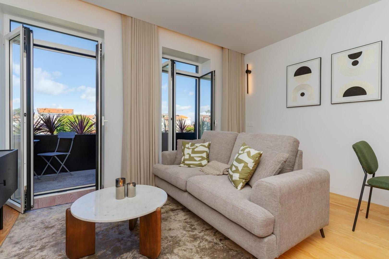 Modern With Private Balcony In The Center *
