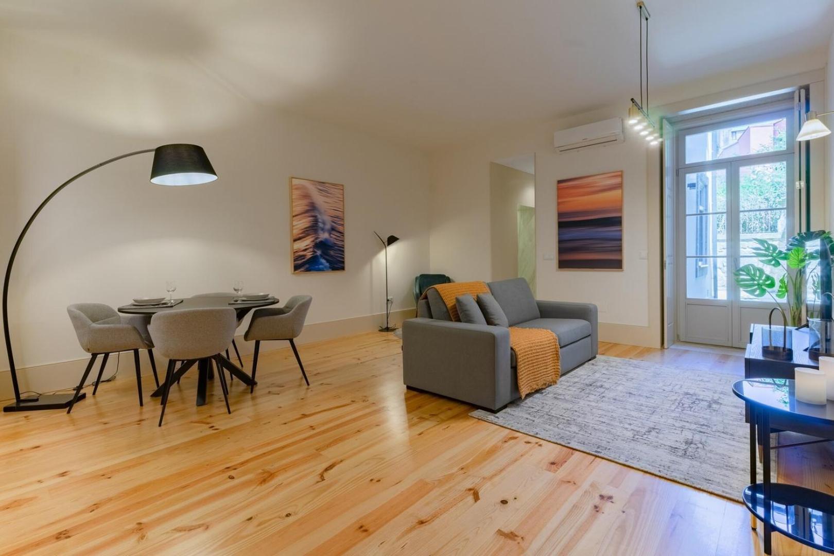 Spacious With Patio At Historic Center