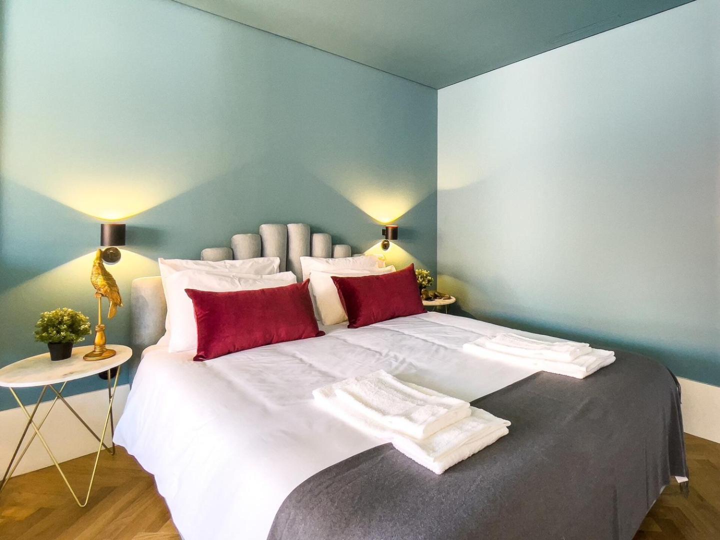 Apartment Award-winning Loft Design With View To Douro River Porto