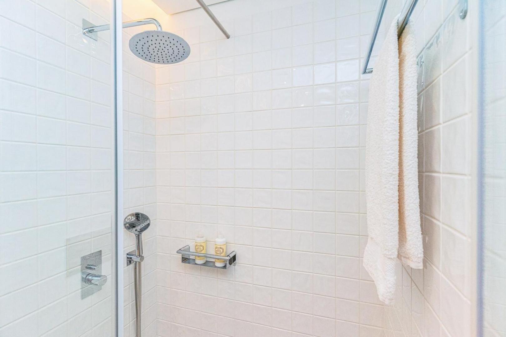 Apartment Gorgeous And Flat W. View To Charmy Square *