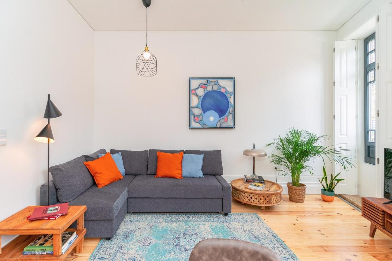 Gorgeous And Flat W. View To Charmy Square Apartment