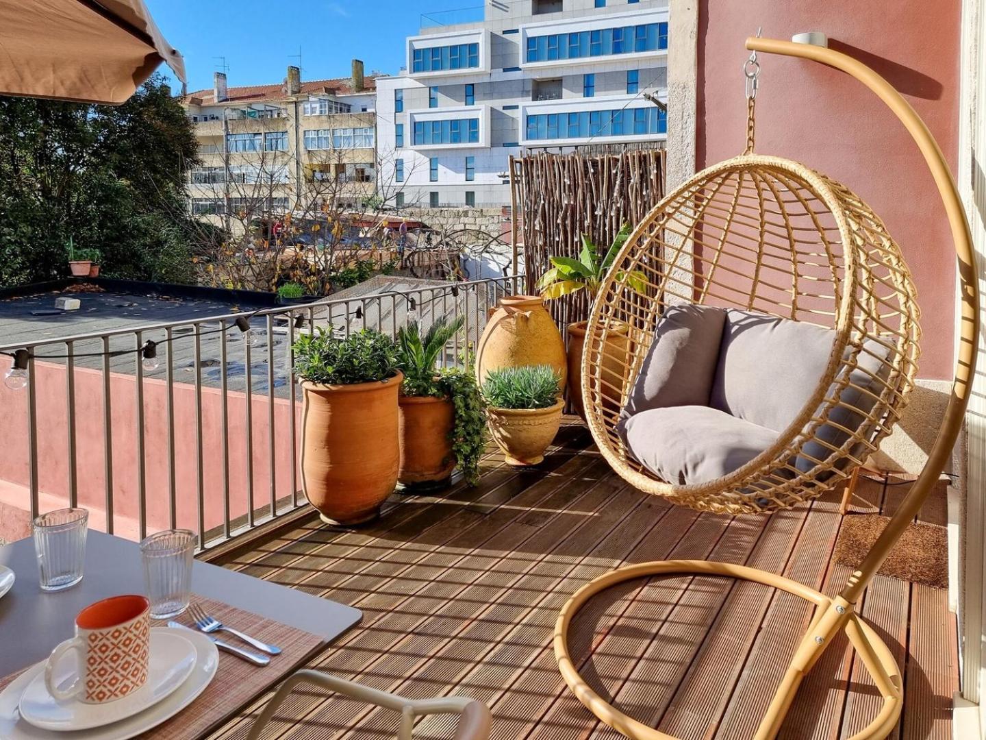 Stunning Flat With Private Balcony In Center Apartment