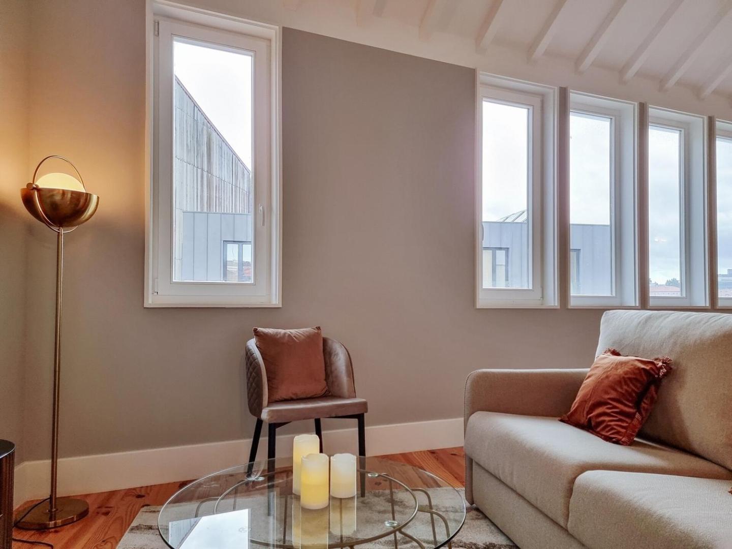 Charming Loft With Mezzanine In The Center *