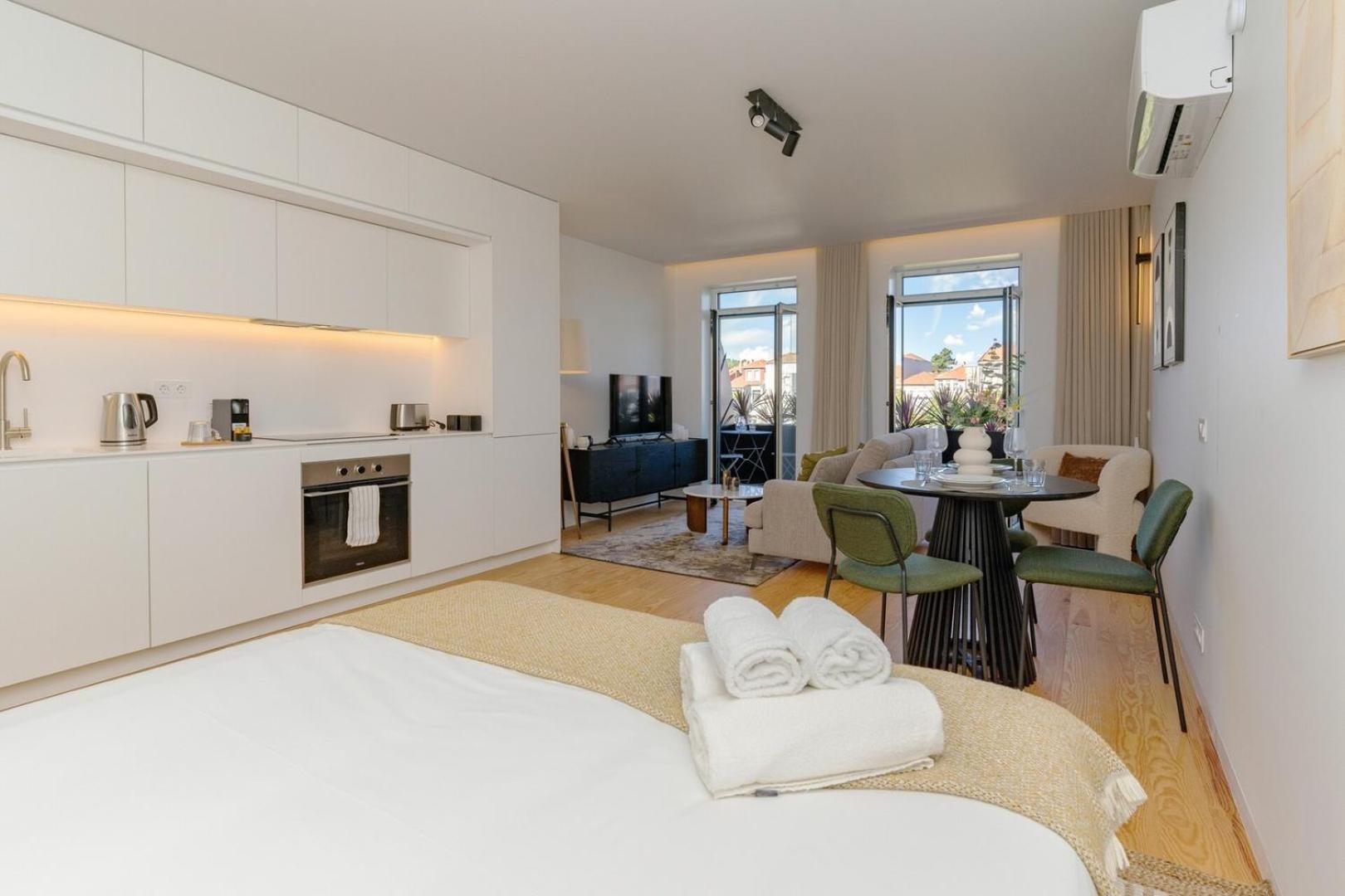 Modern With Private Balcony In The Center Apartment