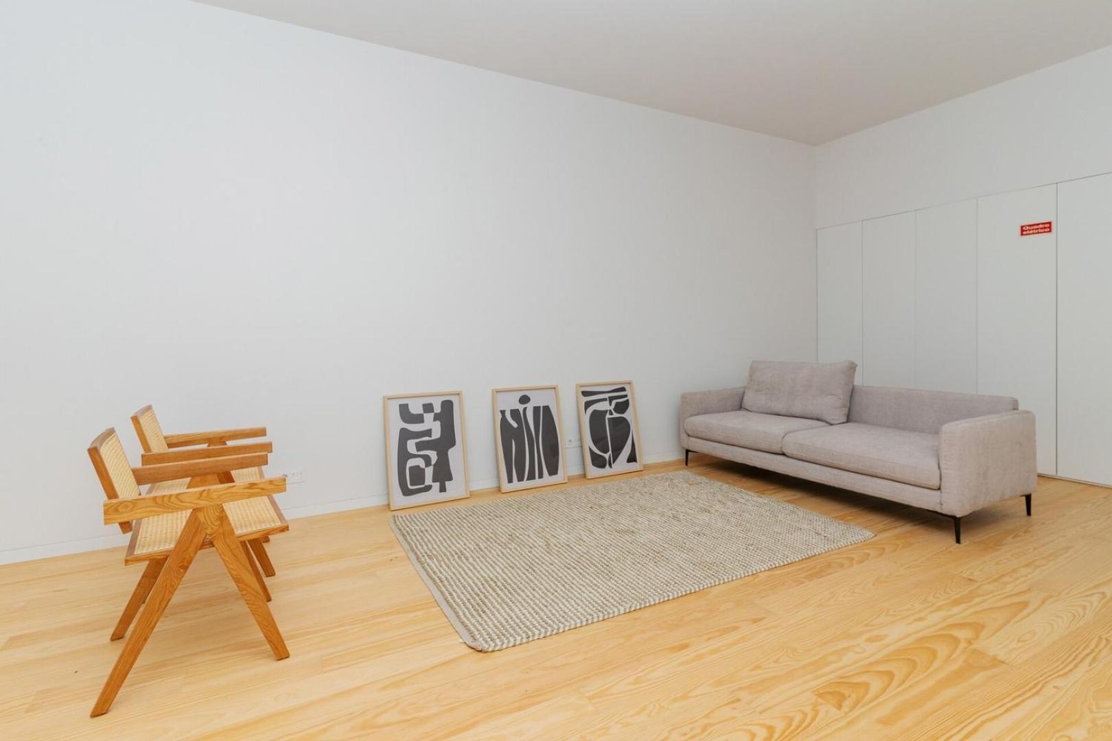 Modern With Private Balcony In The Center *