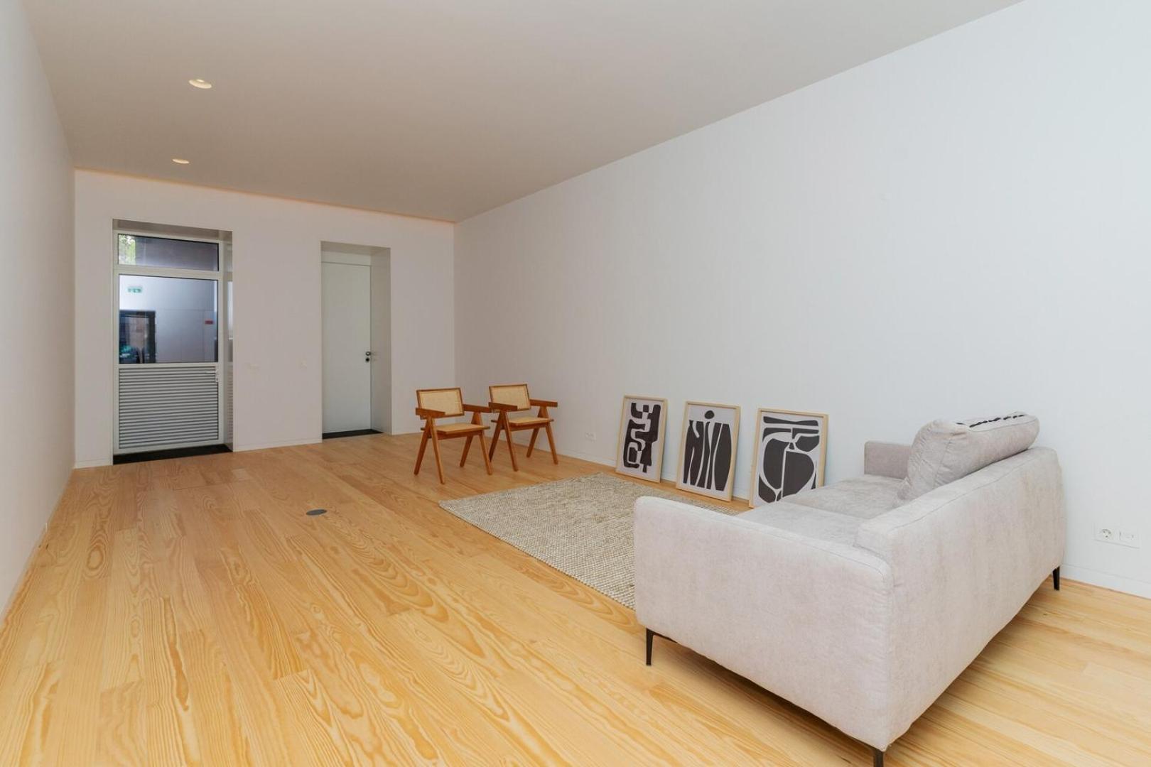 Modern With Private Balcony In The Center