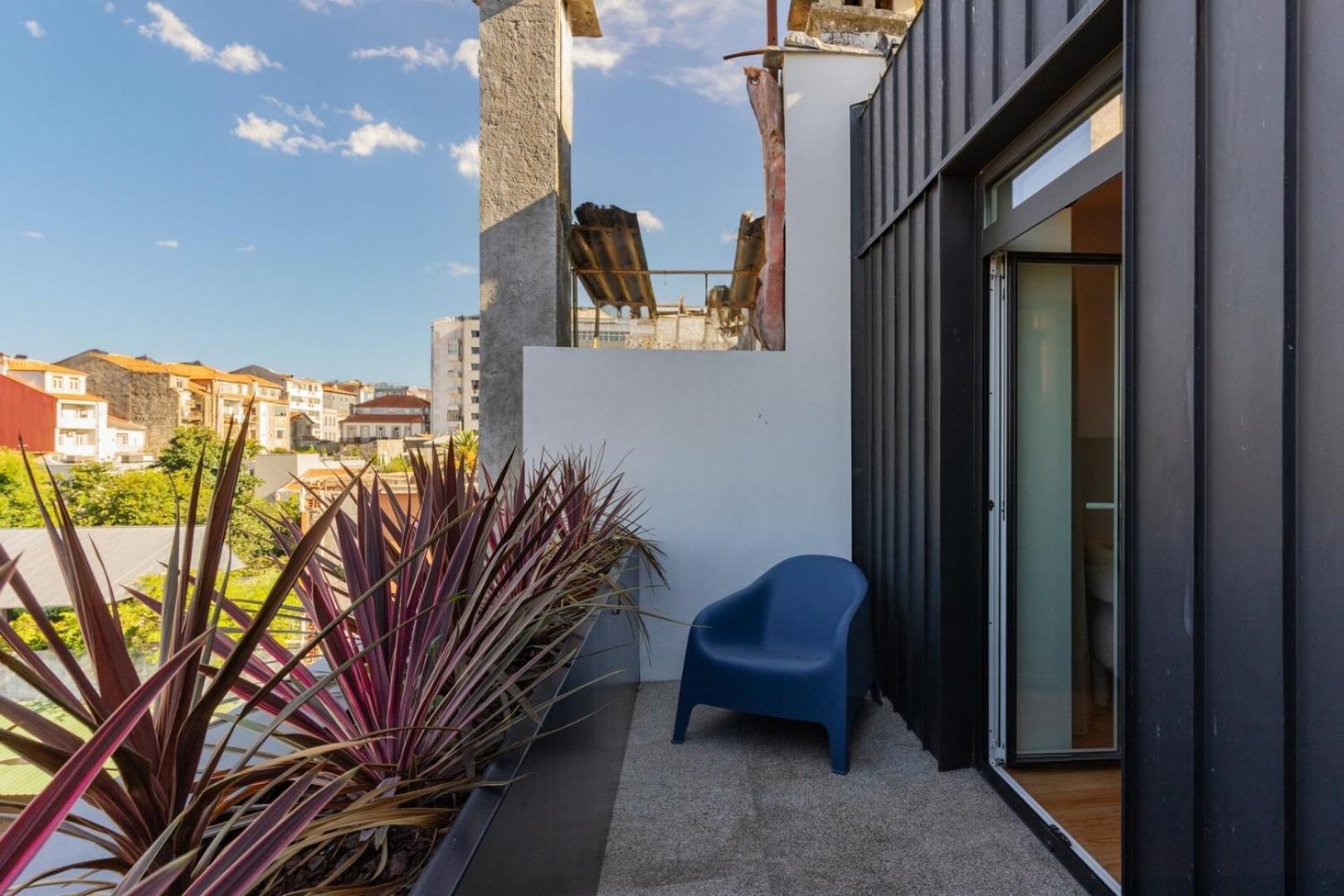 Apartment Modern With Private Balcony In The Center