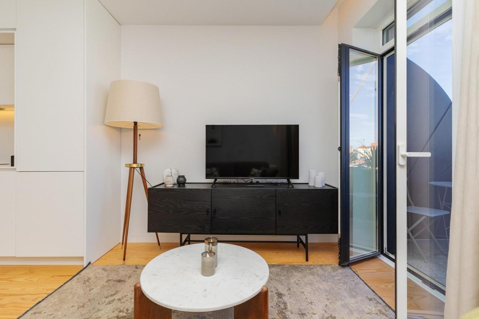 Modern With Private Balcony In The Center Porto