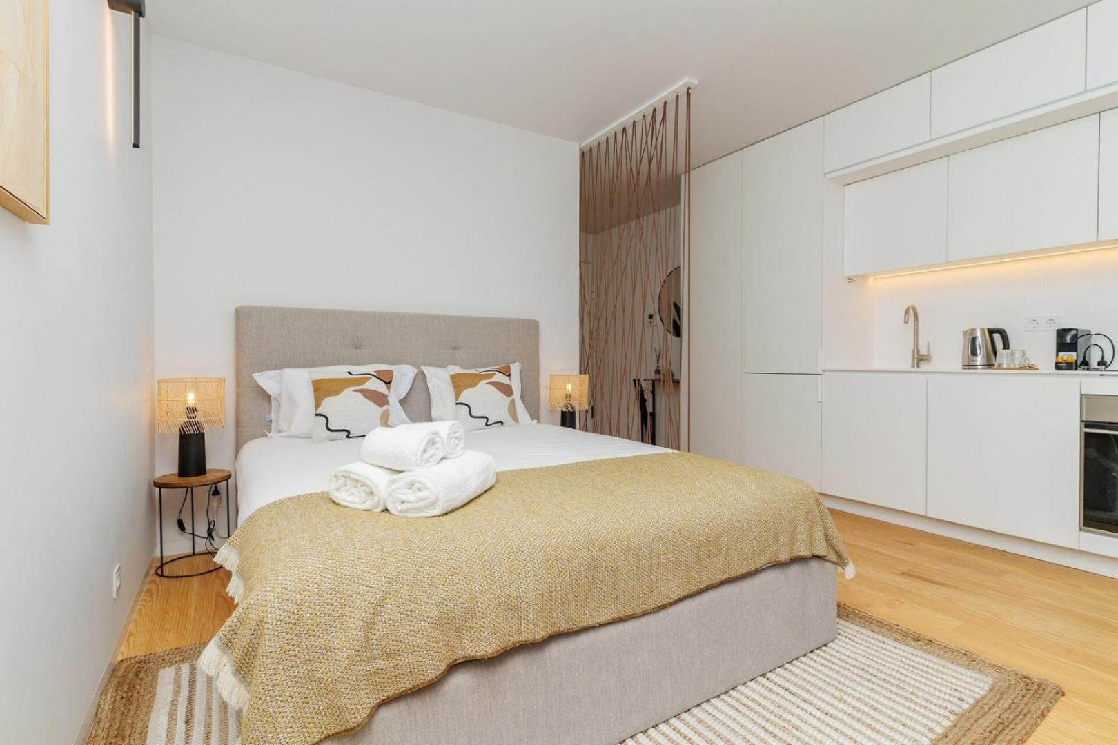 Modern With Private Balcony In The Center Porto