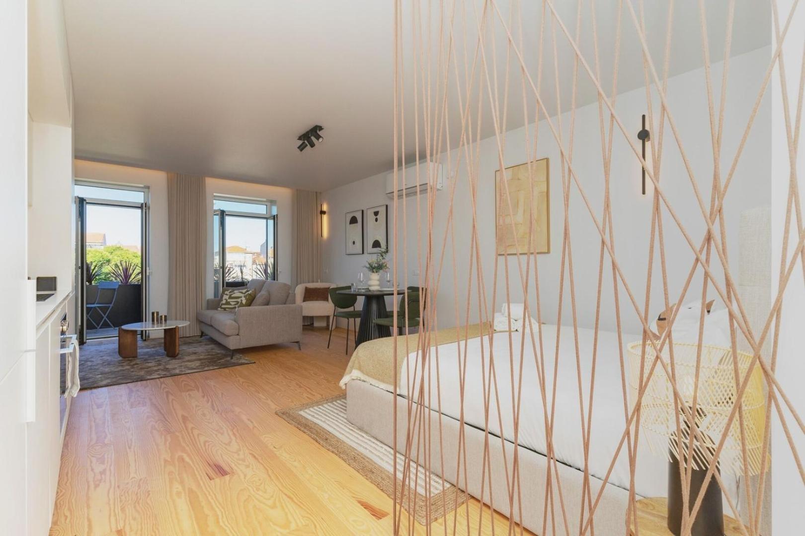 Modern With Private Balcony In The Center