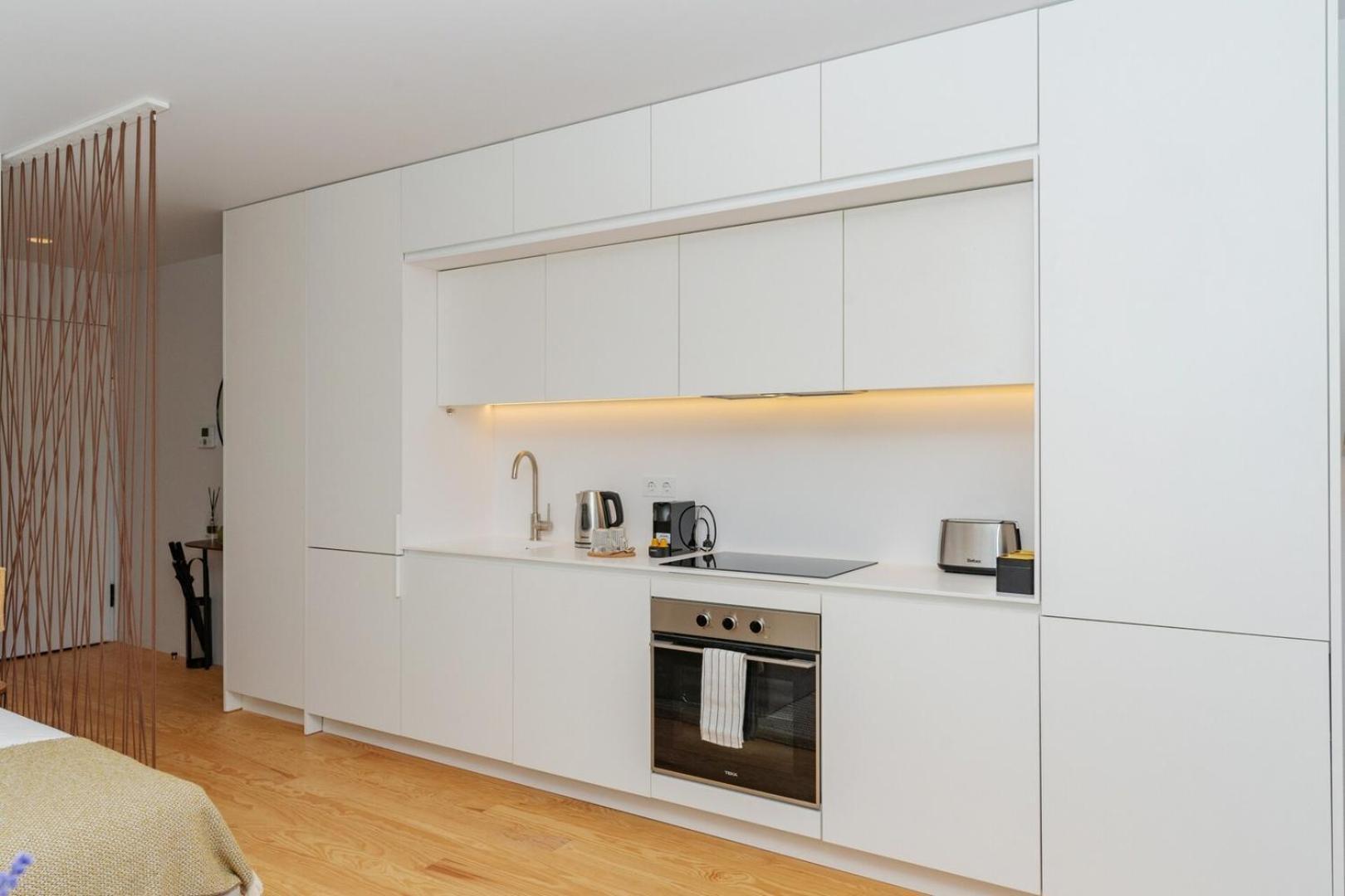 Modern With Private Balcony In The Center Apartment