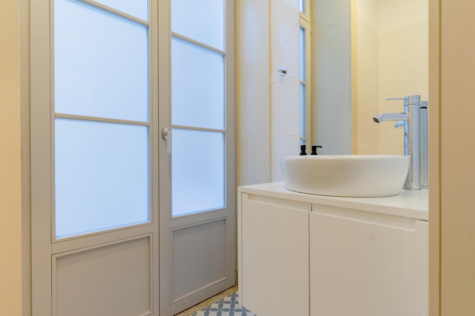 Luxe tent Spacious With Patio At Historic Center Porto