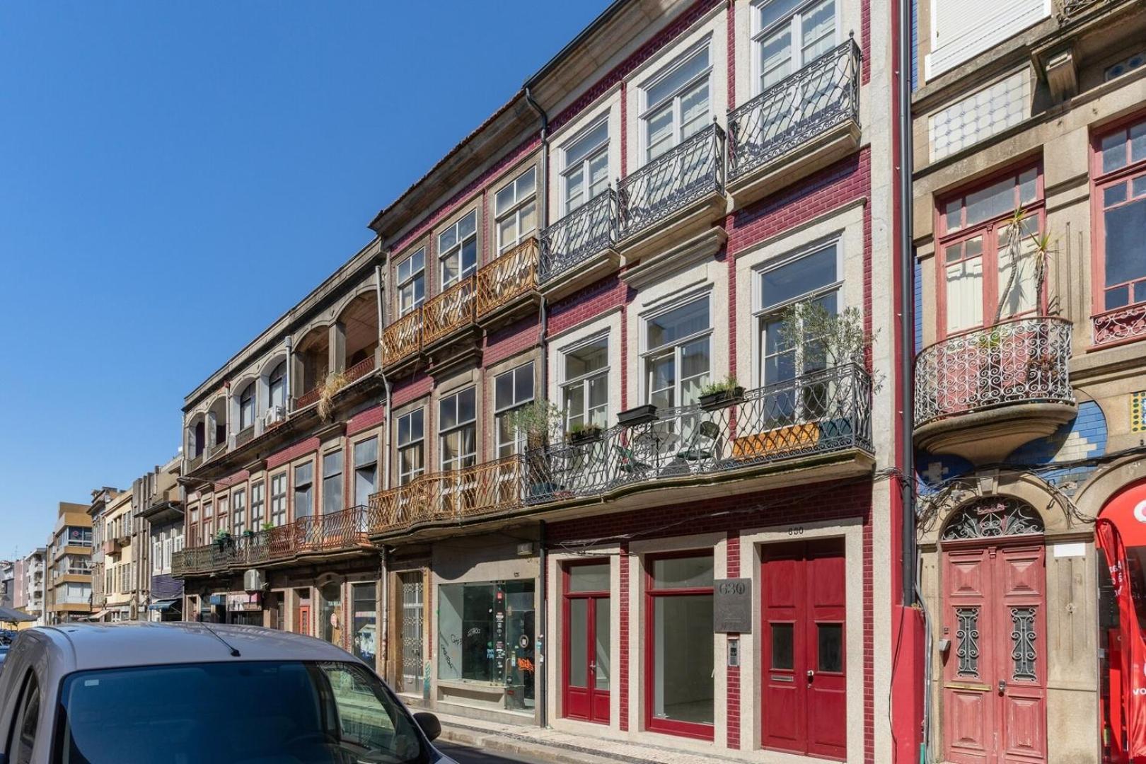 Spacious With Patio At Historic Center Porto