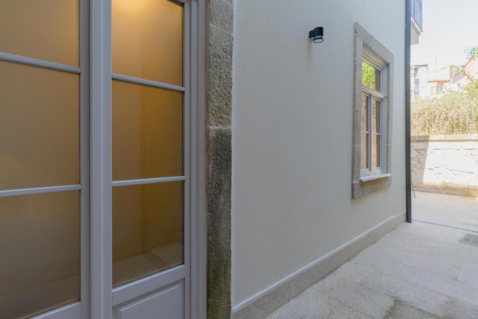 Luxury tent Spacious With Patio At Historic Center Porto