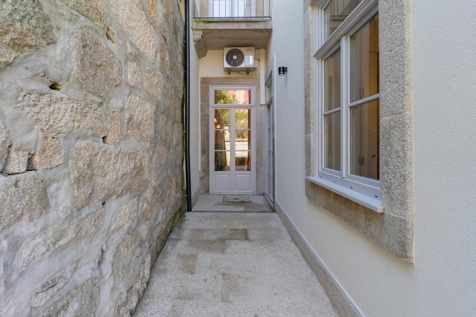 Spacious With Patio At Historic Center * Porto