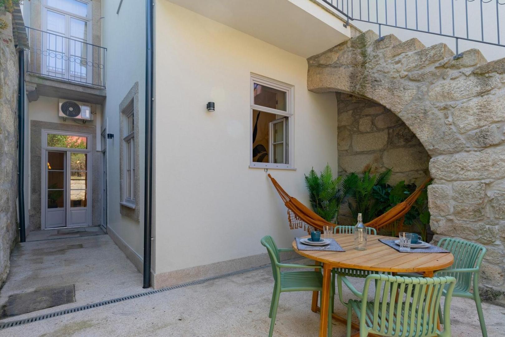 Spacious With Patio At Historic Center