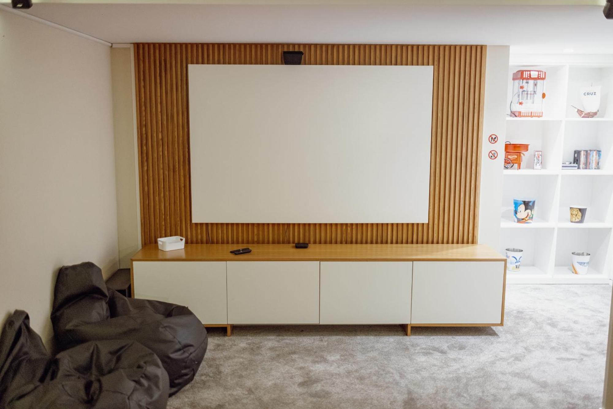 Villa Pool & Cinema By Vacationy