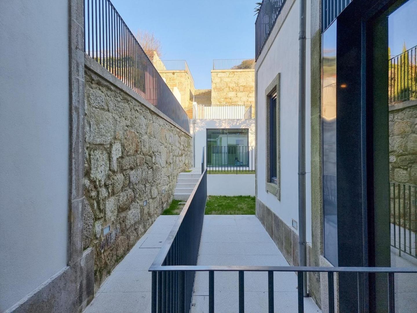 Apartment Spacious Flat With Private Terrace And Shared Pool Porto