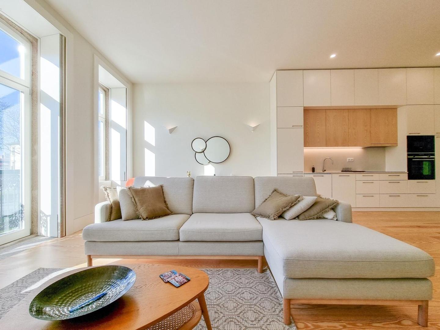 Spacious Flat With Private Terrace And Shared Pool * Porto