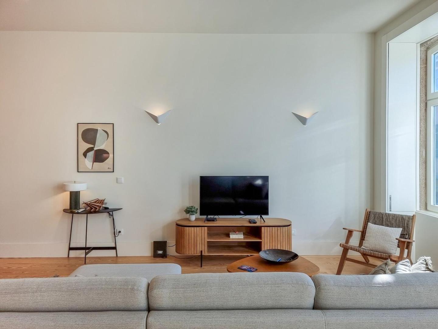 Apartment Spacious Flat With Private Terrace And Shared Pool Porto