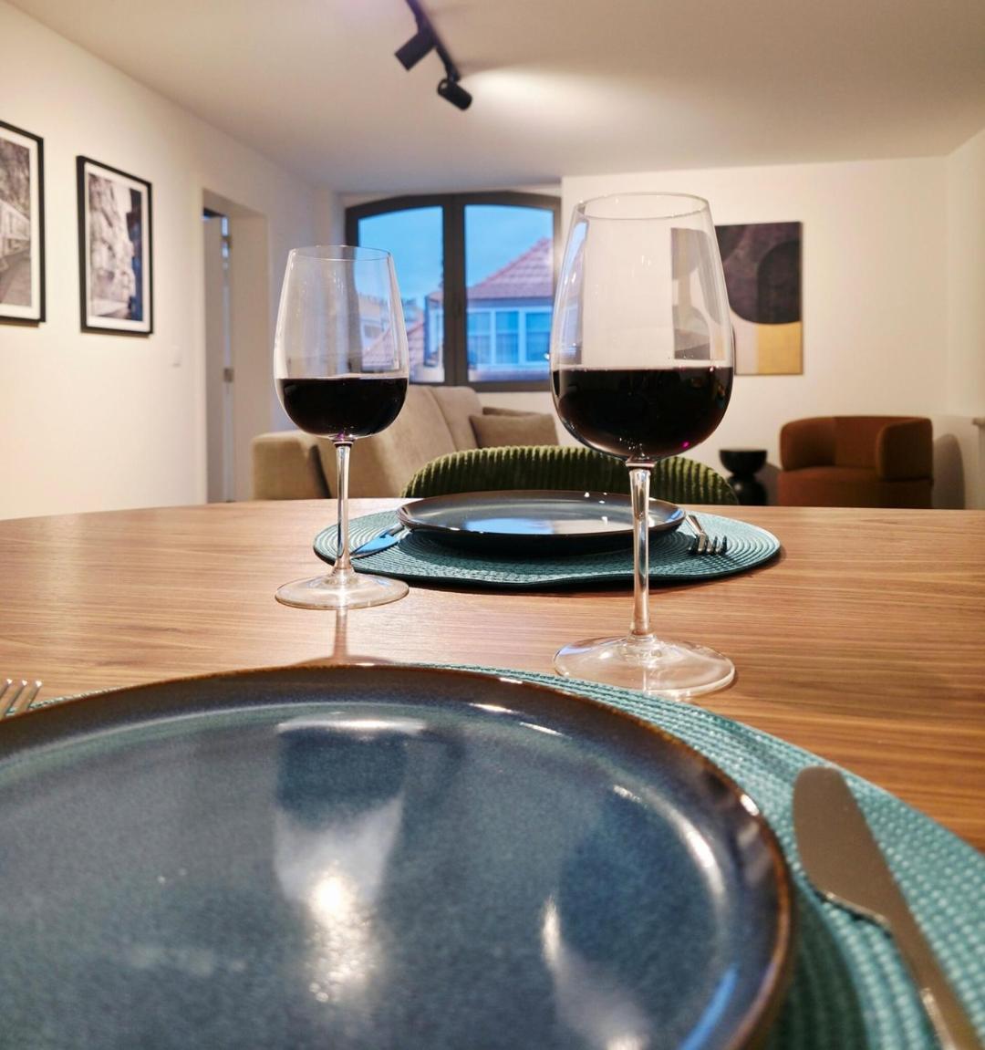 Spacious And Modern 2-bed With Garage Apartment *