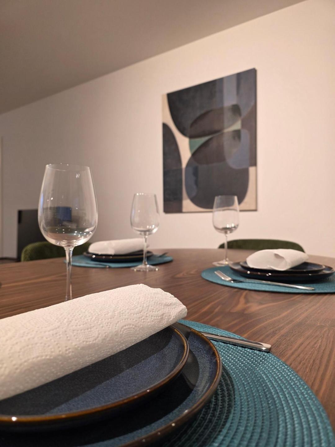 Apartment Spacious And Modern 2-bed With Garage *