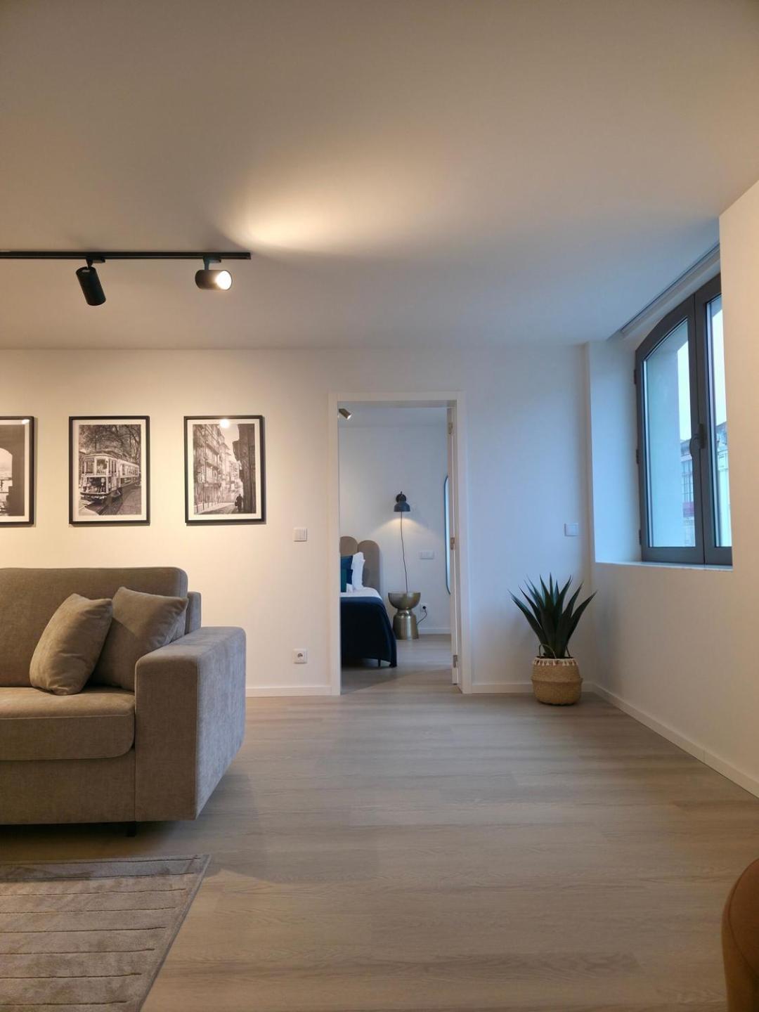 Spacious And Modern 2-bed With Garage *