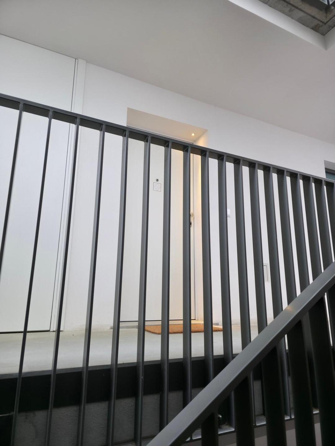 Spacious And Modern 2-bed With Garage Apartment *