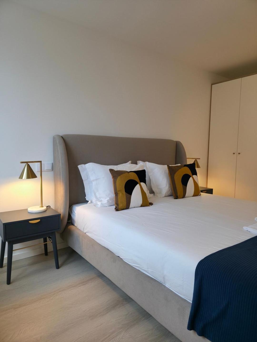 Spacious And Modern 2-bed With Garage Porto