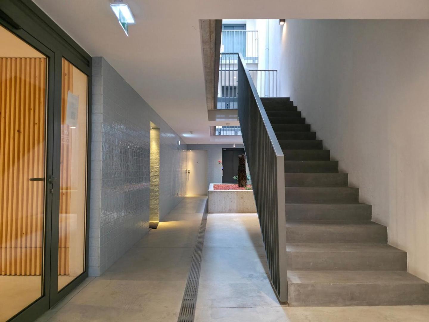 Apartment Spacious And Modern 2-bed With Garage *