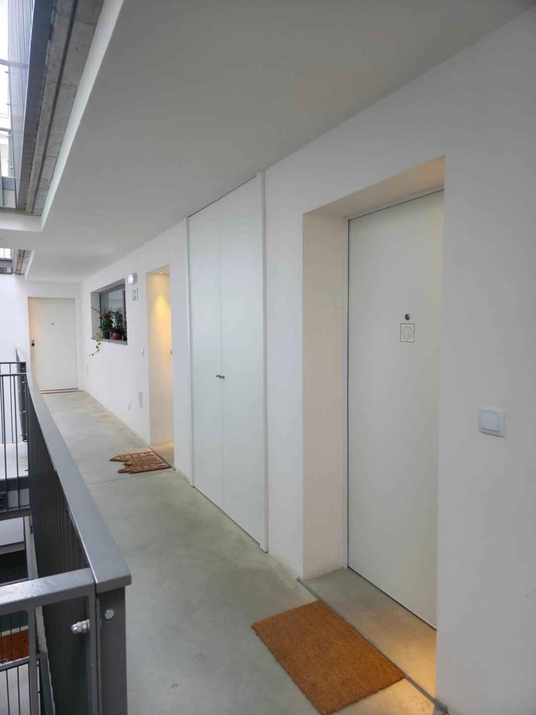 Spacious And Modern 2-bed With Garage Apartment *