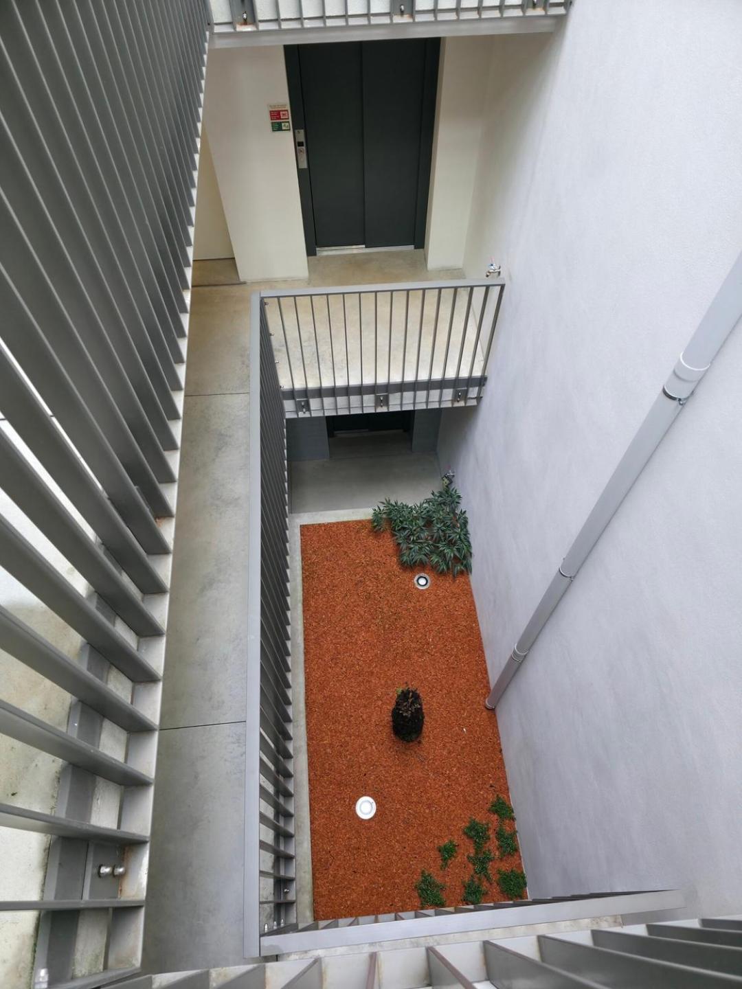 Spacious And Modern 2-bed With Garage *