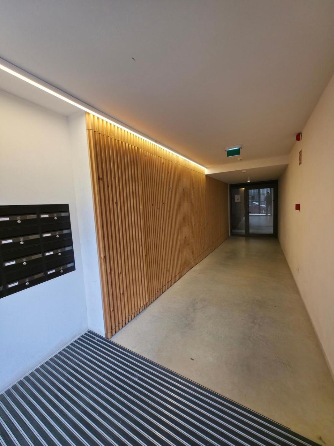 Spacious And Modern 2-bed With Garage