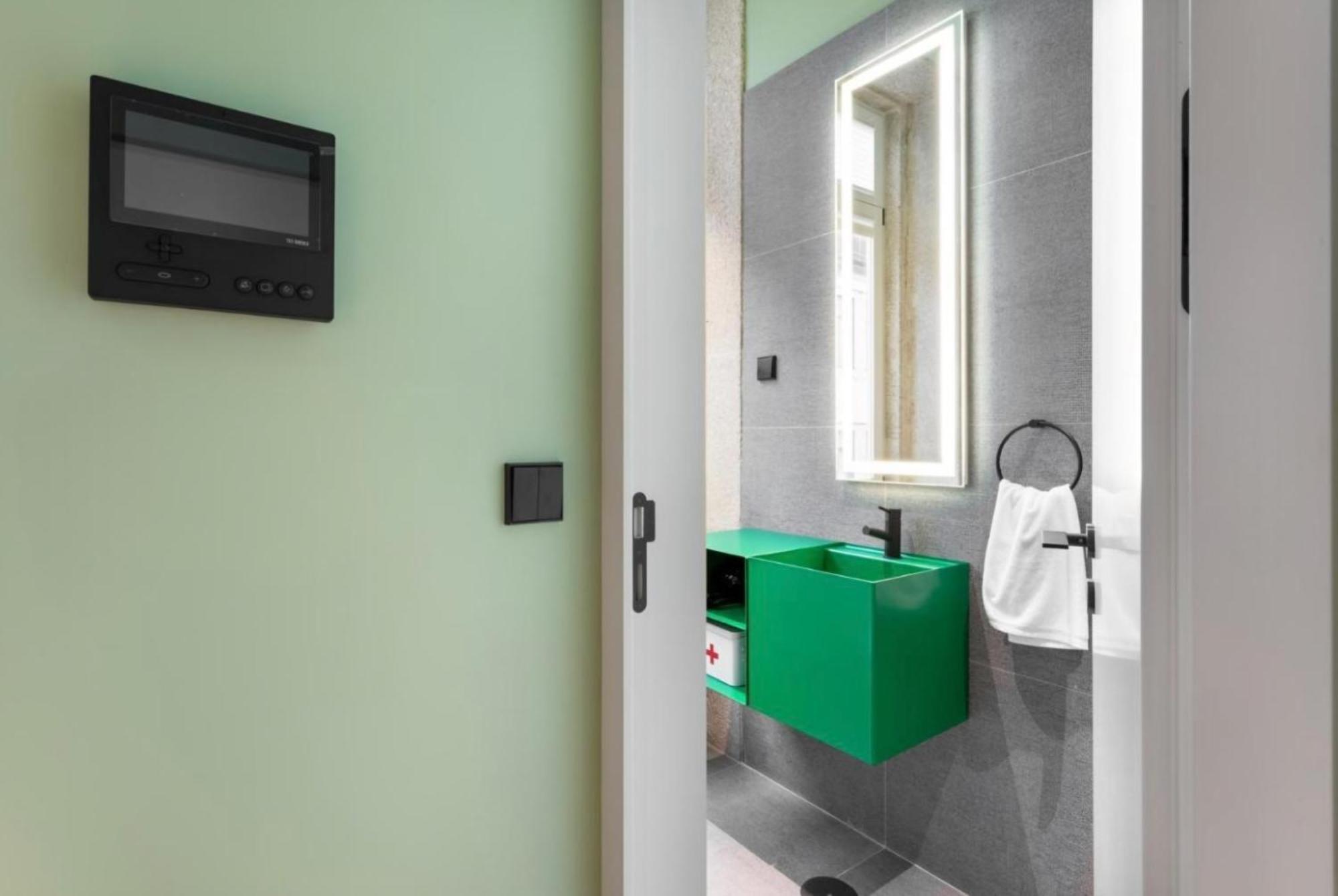 Apartment Center 3- W Ac *