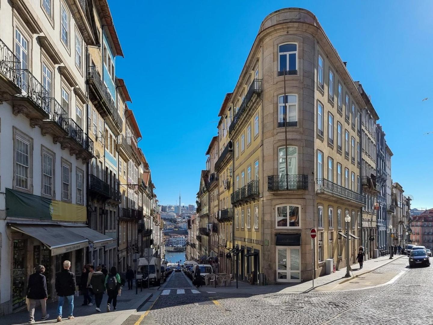 Loft With Balcony On City's Important Street Luxury tent Porto