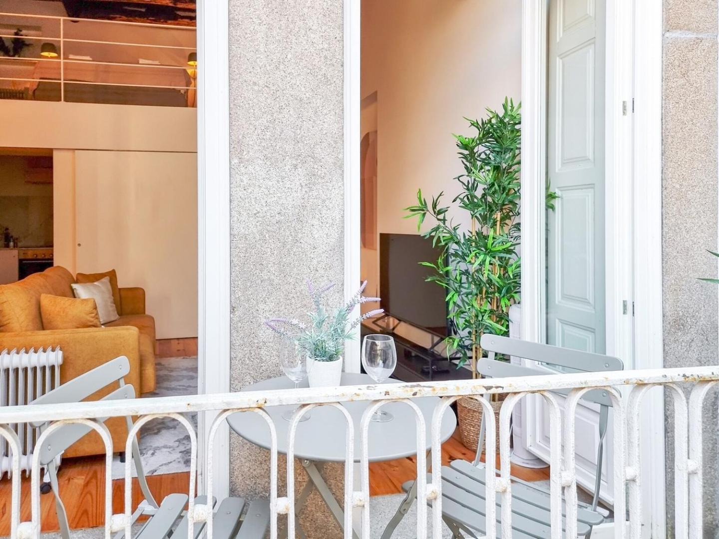 Loft With Balcony On City's Important Street Porto