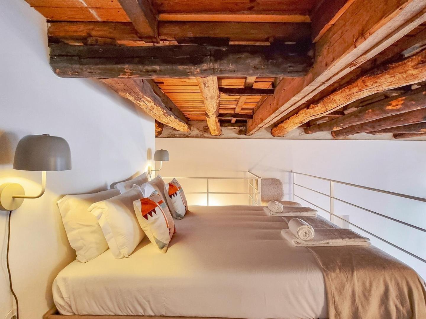 Loft With Balcony On City's Important Street Porto