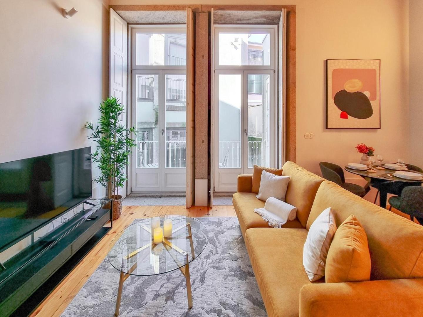 Loft With Balcony On City's Important Street Luxury tent