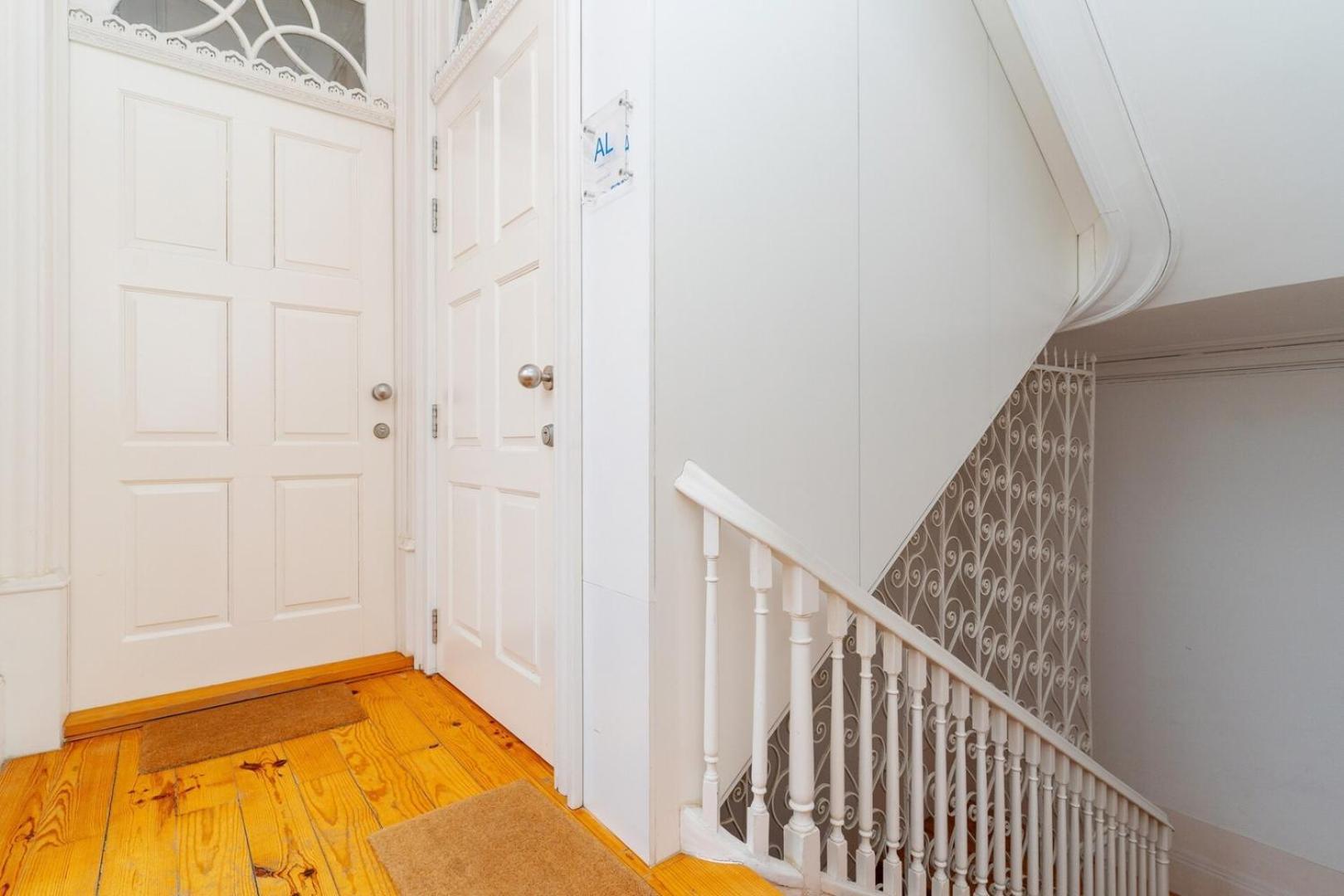 Loft With Private Balcony And A Classic Ceiling * Porto